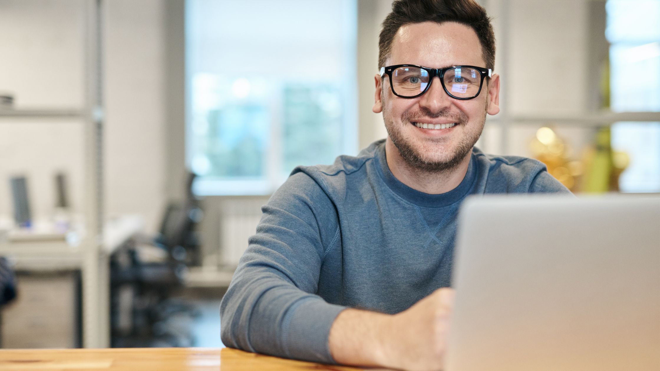 czy-warto-kupic-okulary-do-laptopa