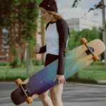 Ile kosztuje longboard? Przewodnik po cenach i rodzajach desek