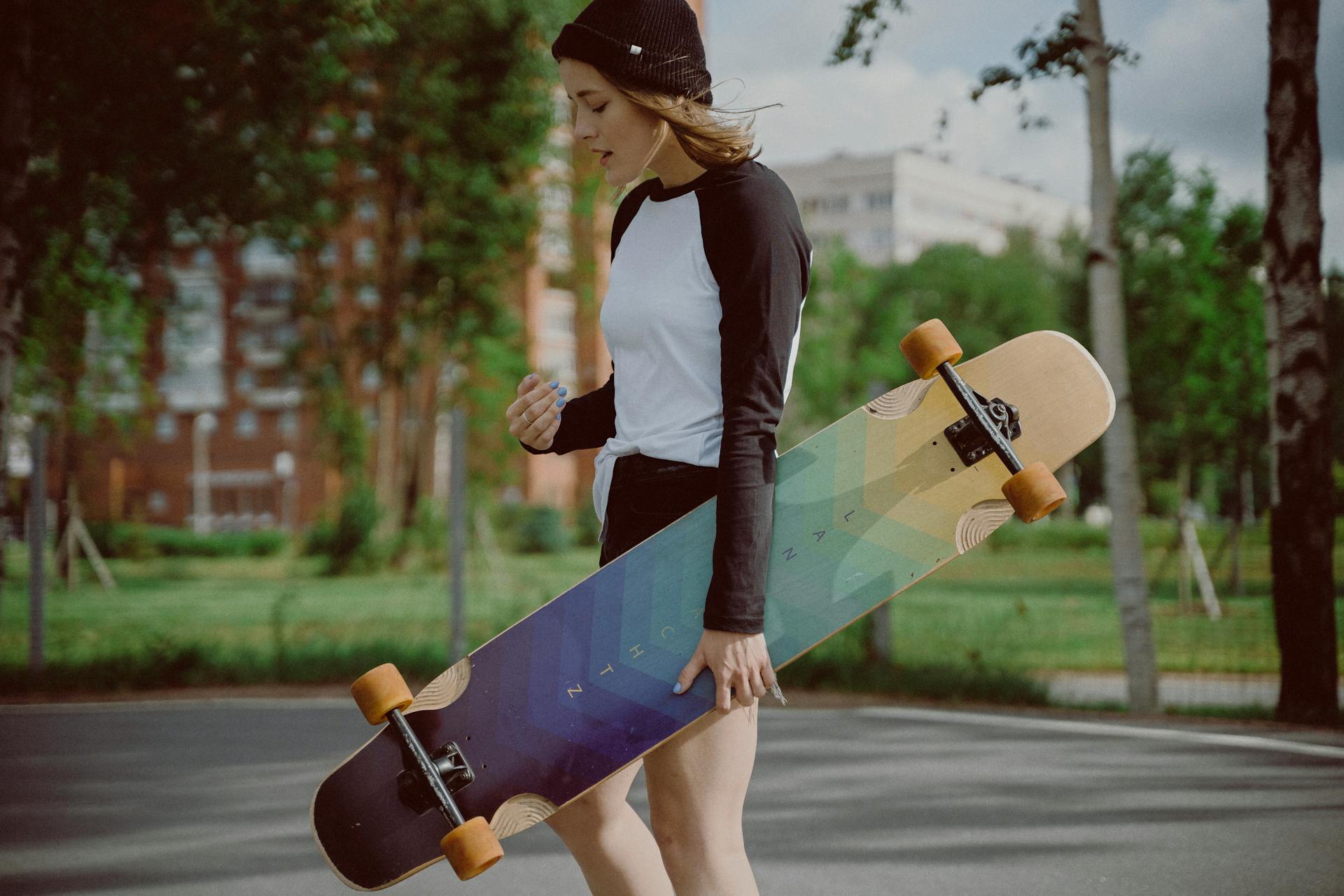 Ile kosztuje longboard? Przewodnik po cenach i rodzajach desek